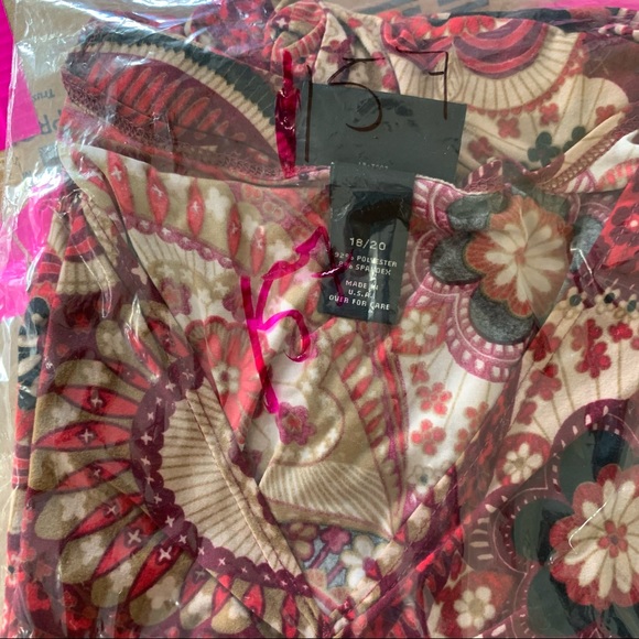 Lane Bryant 18/20 Red Paisley Business  Casual Blouse - Picture 5 of 8